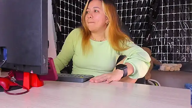 MissAlmaFenix Adlı Modelin Canlı XXX Sohbeti
