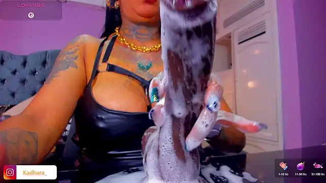 Kadarah Adlı Modelin Canlı XXX Sohbeti