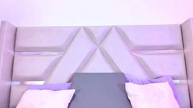 YesyHills' Live XXX Chat