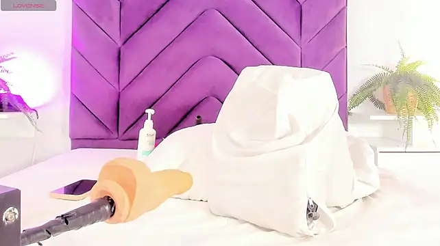 IvyJoness Chat XXX live