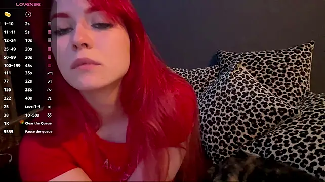 MaryRedHead: διαδικτυακό σόου στην κάμερα