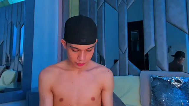 Sebax_Young Adlı Modelin Canlı XXX Sohbeti