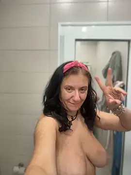 XXX chat uživo modela kotkite