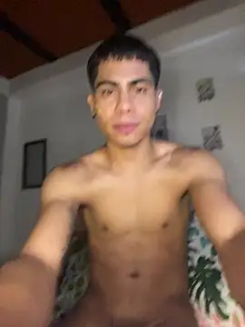 Danielkrdenass XXX чат на живо