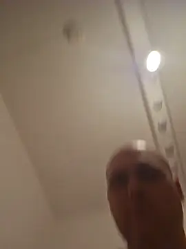 mario890605: διαδικτυακό σόου στην κάμερα