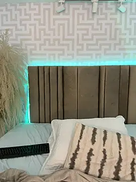 Czat XXX na żywo – naishaa_