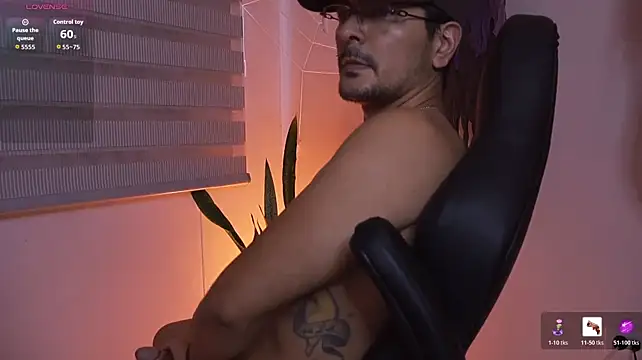 แชท XXX สดของ DerekGrayX