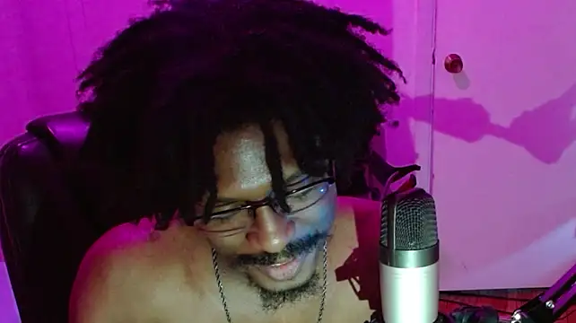 צ'אט XXX בשידור חי של godlypipe