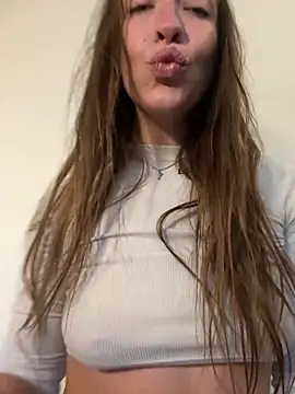 Yara-Lolii Adlı Modelin Canlı XXX Sohbeti