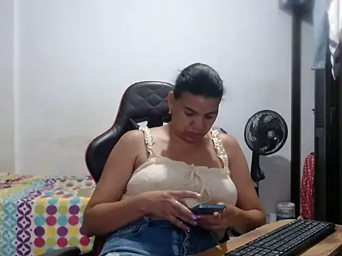 Adriana_0312: απευθείας συνομιλία ΧΧΧ