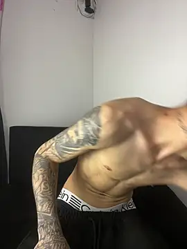 LuiguiMoore Chat XXX live