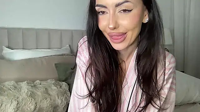Pokazy przed kamerką – Alexis_Rae
