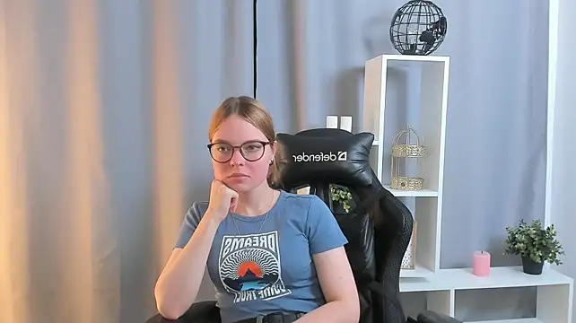 Chat +18 de LacieEverding ao vivo