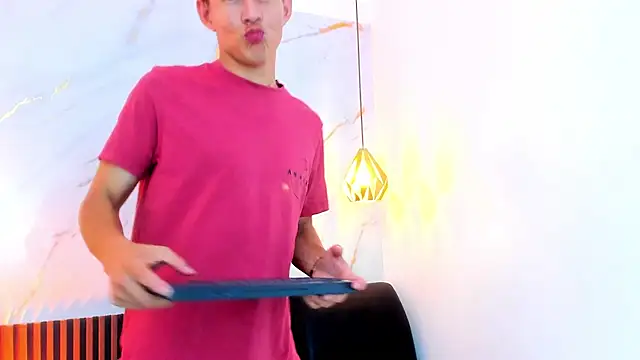 Chat +18 de IzanArias ao vivo