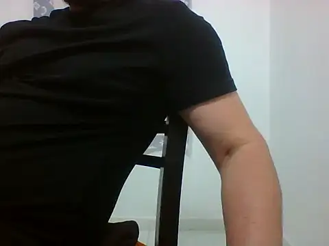 zeuspervybigcock Chat XXX in diretta