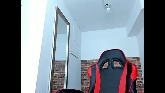 XXX chat uživo modela WIZARD-ALESSANDRO