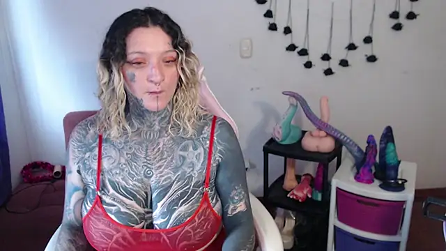 SLOPPYTITSS' Live XXX Chat