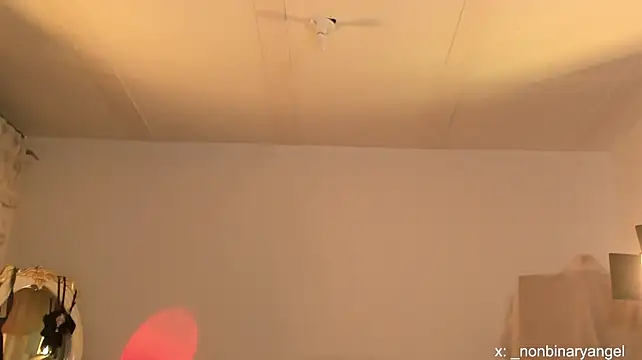 nonbinaryangel XXX чат на живо