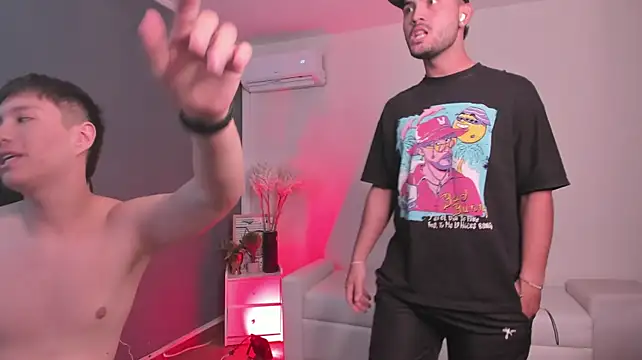 Spaceboyss18 élő XXX-chatje