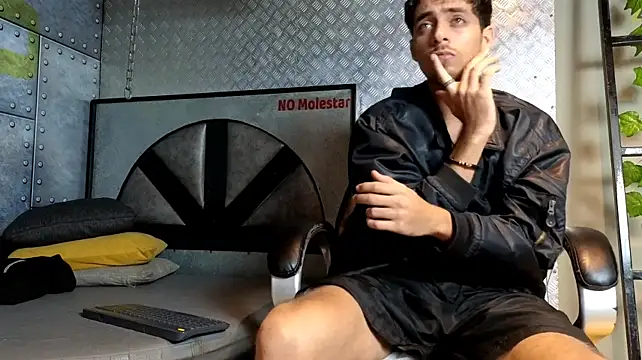 צ'אט XXX בשידור חי של Jeey_Bee