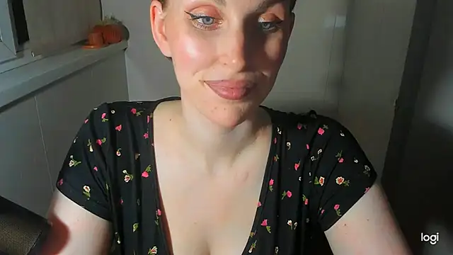 JuliaMuuun's Live XXX Chat