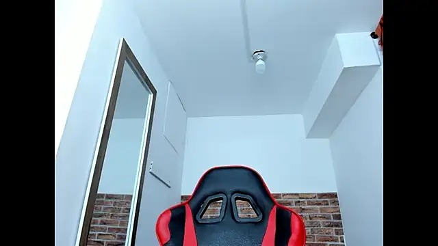 XXX chat uživo modela WIZARD-ALESSANDRO