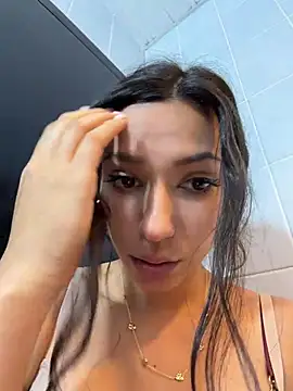 Pokazy przed kamerką – -_MiaQueen_-