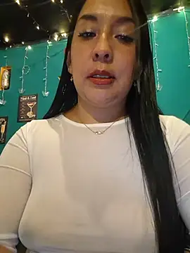 keny__a Adlı Modelin Canlı XXX Sohbeti