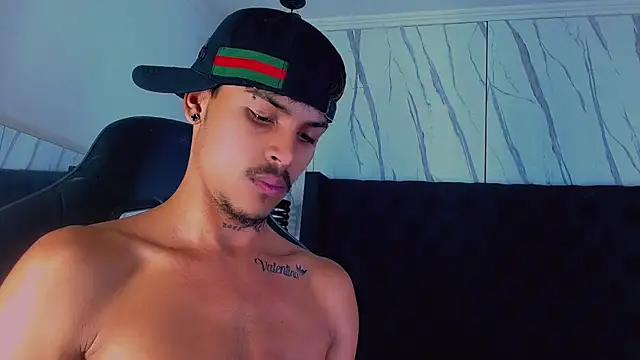 XXX chat uživo modela Angel_foxc13
