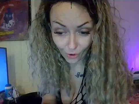MyManCave live XXX chat