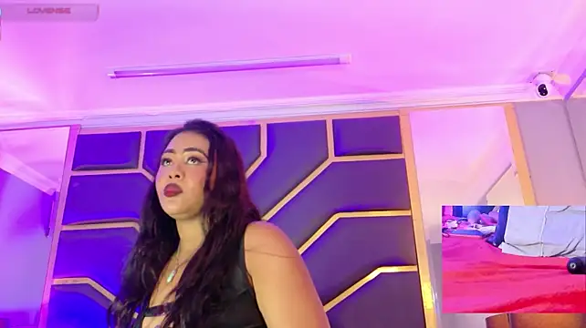 Scarlettt_Ass' Live XXX Chat