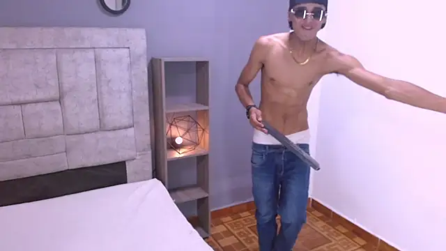 Maximo_Juli Live XXX-Chat