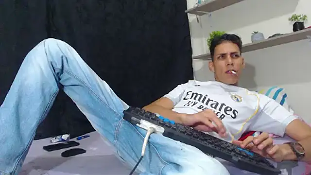 kingfm Show in webcam