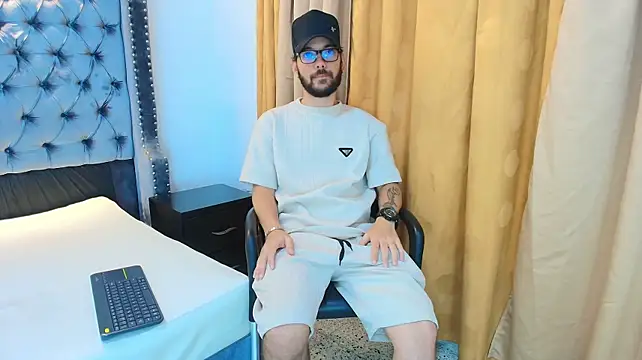 צ'אט XXX בשידור חי של MATHY_ROBERT2