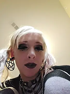 AmethystFoxx Adlı Modelin Canlı XXX Sohbeti