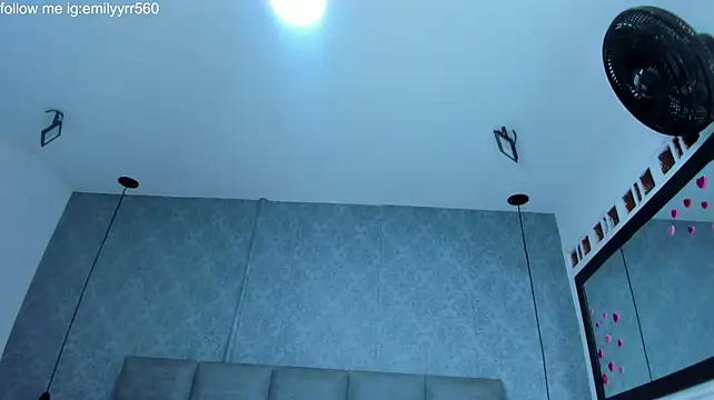 emilyy_r's Live XXX Chat
