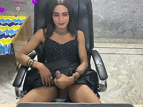 LuvLayla Adlı Modelin Canlı XXX Sohbeti
