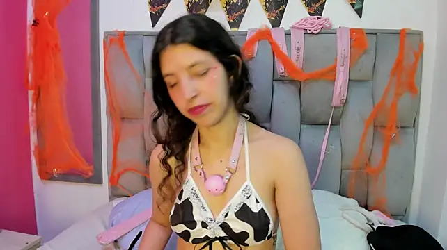 Namii__ Adlı Modelin Canlı XXX Sohbeti