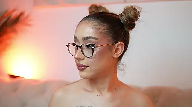 AileenKiss Chat XXX live