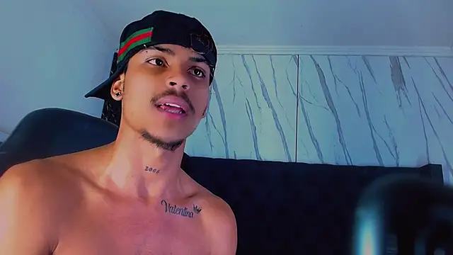 XXX chat uživo modela Angel_foxc13