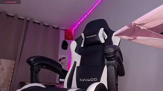 elias_steel1's Live XXX Chat