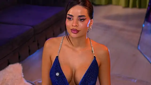 Arabian_Rose Adlı Modelin Canlı XXX Sohbeti