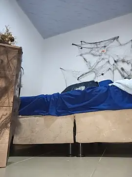 צ'אט XXX בשידור חי של TonnyBottom