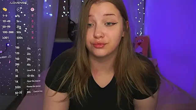 צ'אט XXX בשידור חי של CuteSharloti