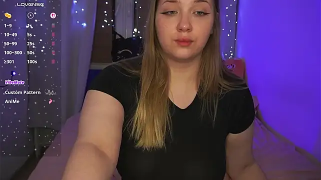 CuteSharloti's Live XXX Chat