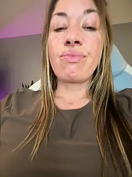 MiraKisss' Webcam Show