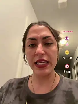 Chat +18 de YourQueen18 ao vivo