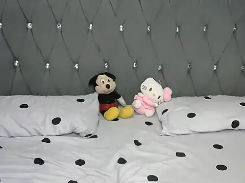 Twinnyslur's Live XXX Chat