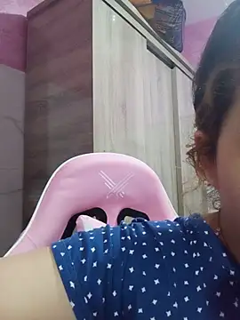 Beerrry Adlı Modelin Canlı XXX Sohbeti