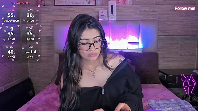 צ'אט XXX בשידור חי של mia_devine_